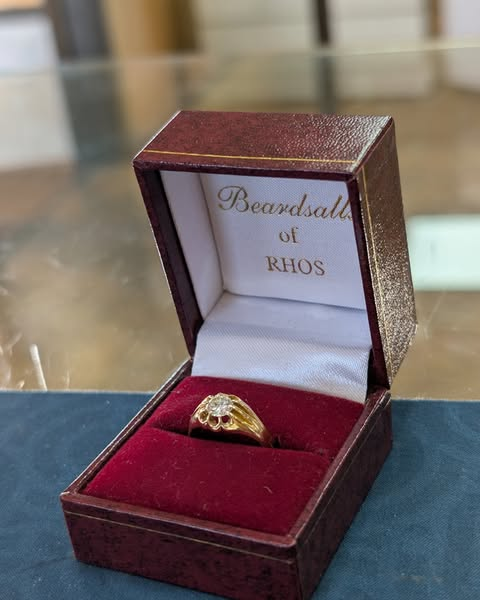 BeardsallsJ's tweet photo. @__x Easter Sparkle Alert! ✨💍
Beautiful pre-owned diamond rings waiting to be loved again!
We're a husband and wife team, proud to have family business Beardsalls Jewellers in Rhos-on-Sea for 110 years 🐣 
Pop in this Easter- you might just find the one!
#eastersparkle https://t.co/AnNuUwIYne