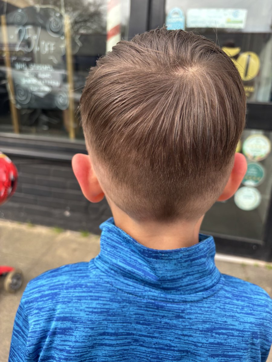 mikeygreen68's tweet photo. Haircut time for Tommy with Barri today ๐โ๏ธ๐ฟ long over due !! Before and after #HandsomeBoy ๐ @lazaroubrothers #Birchgrove #Cardiff #KeepingItLocal https://t.co/8R0m5uKJxm