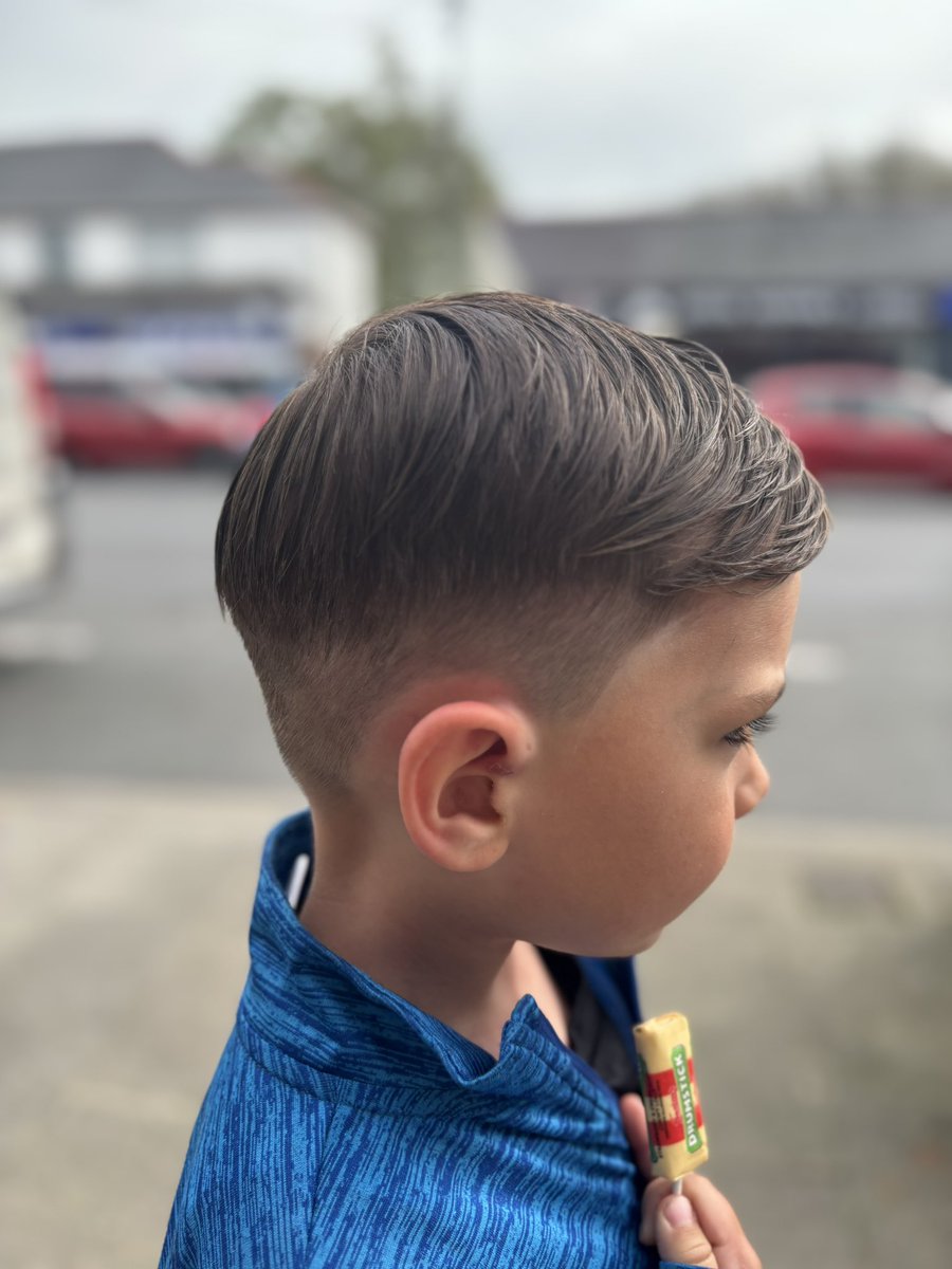 mikeygreen68's tweet photo. Haircut time for Tommy with Barri today ๐โ๏ธ๐ฟ long over due !! Before and after #HandsomeBoy ๐ @lazaroubrothers #Birchgrove #Cardiff #KeepingItLocal https://t.co/8R0m5uKJxm
