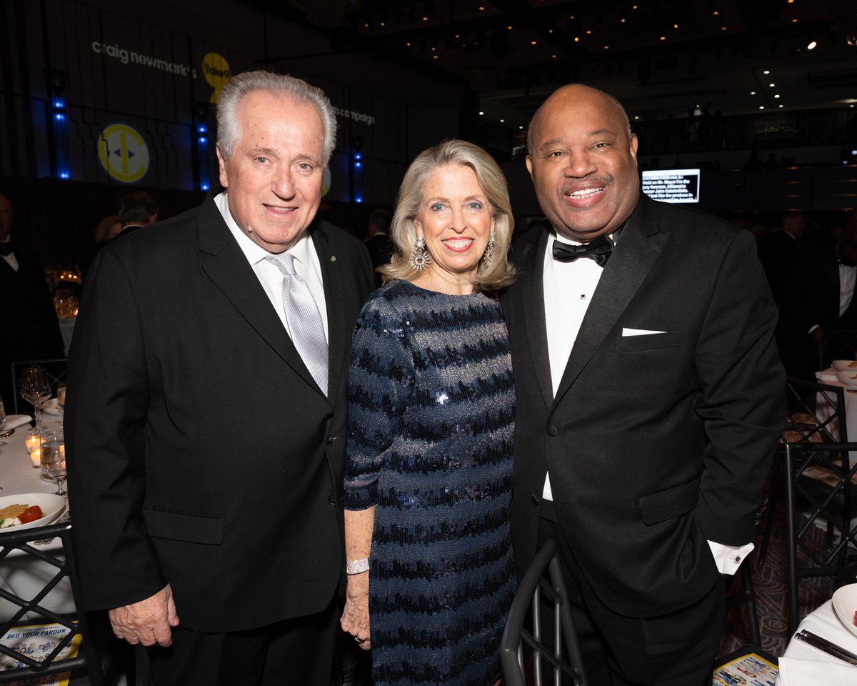 DominicTV's tweet image. Hello to all the amazing supporters of the #DominicCarterShow! Today’s my day off, but trust, I’m gearing up for tomorrow night/Sunday on 77 WABC 11pm-2am.  Join us: www.wabcradio. Also weekdays 3-4pm &amp;amp; live midnight-2am!  Can’t Stop. Won’t Stop. #LetsGetIt #TalkRadio #WABC