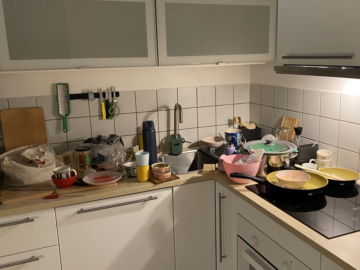 Kitchen this morning... total wreck, like my mind some days...

but it's good.

Really!

I was running away from reality since I was a kid. A reality that didn't understand me and I didn't understand either. I didn't even understand myself until now.

I got stuck with the message