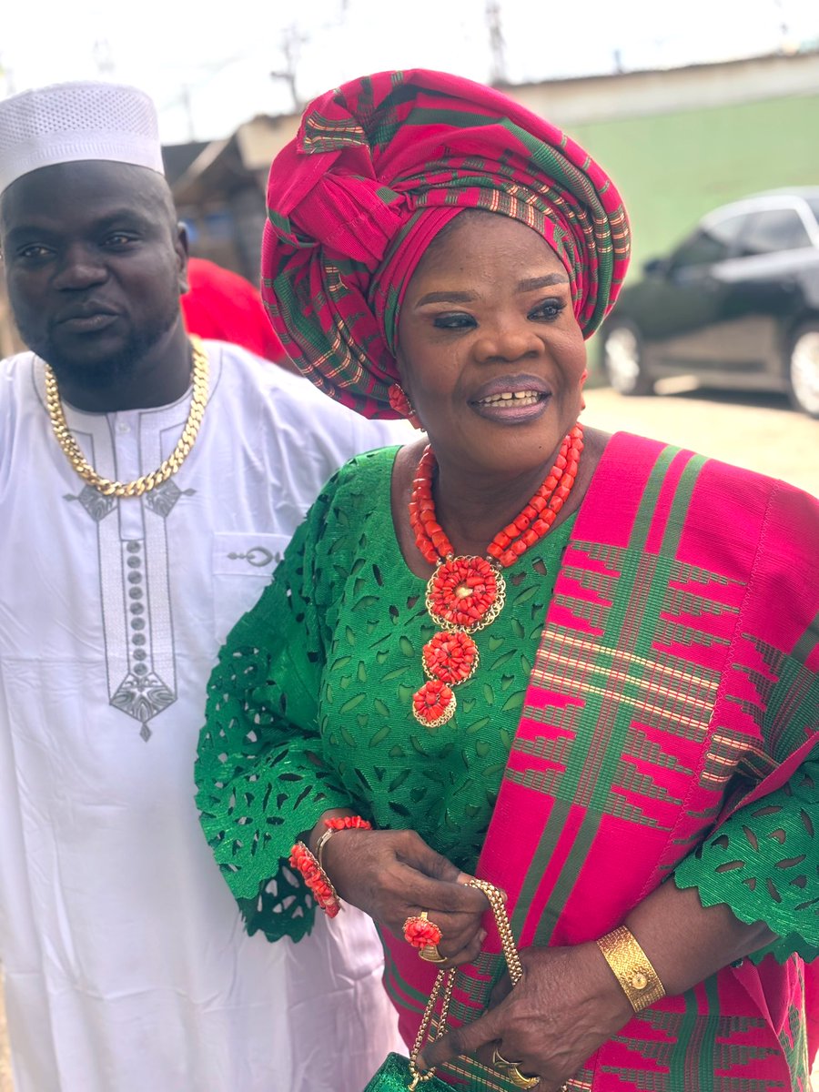 AdeyemiSijuwade's tweet photo. Lagos, your fav #DancingEmmcee is here πβοΈ. We are here to do what we know how to do Best ποΈ. Happy Birthday to Ma'ami Iya Oloye Lamerica β€οΈ. Igba Odun = 1 π―π―
#Pastorkeu
#EventHost
#VersatileMC
Cc @Mideymotors https://t.co/Lb5a4JcVc7