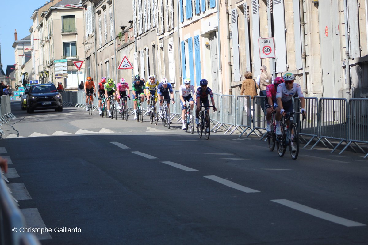 4ème étape du Région <a href="/paysdelaloire/">Pays de la Loire</a> Tour. <a href="/MSCO_Circuit/">Le Mans Sarthe Cyclisme Organisation</a>, <a href="/LNC_CYCLISME/">LNC - Ligue Nationale de Cyclisme</a>, <a href="/UCI_cycling/">UCI</a>, <a href="/sarthefr/">Département de la Sarthe</a>, <a href="/ofcourselemans/">Of course Le Mans</a>.
#RégionTour