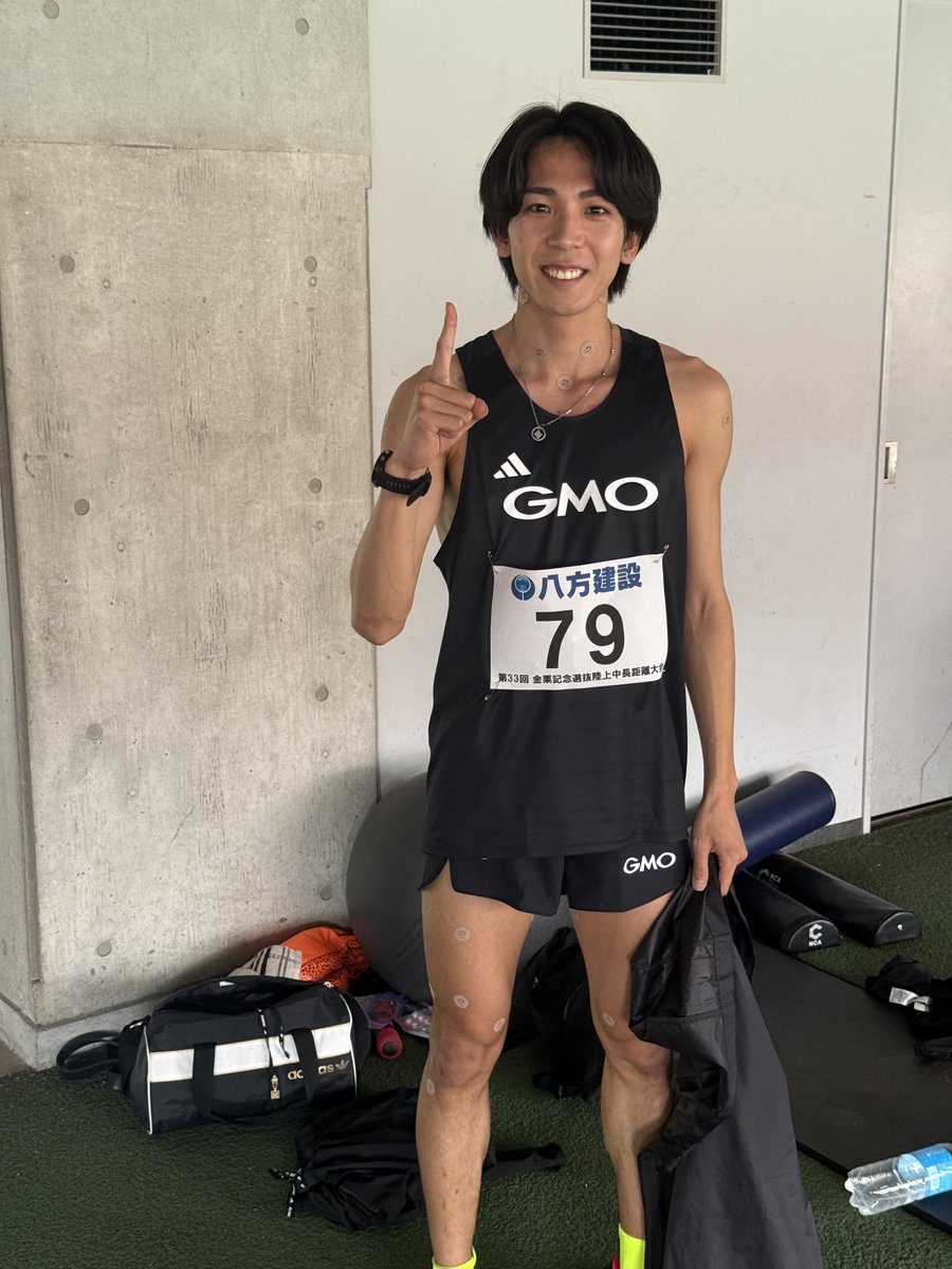 hara_daisakusen's tweet photo. 初ユニフォーム。中々似合ってるな。レースは自己ベスト13分17秒64。3位。勝ちきれなかったが、スピード練習導入段階での今日のレース内容は合格点。12分台へのチャレンジは始まったばかり！ https://t.co/SWivk2Nlbz