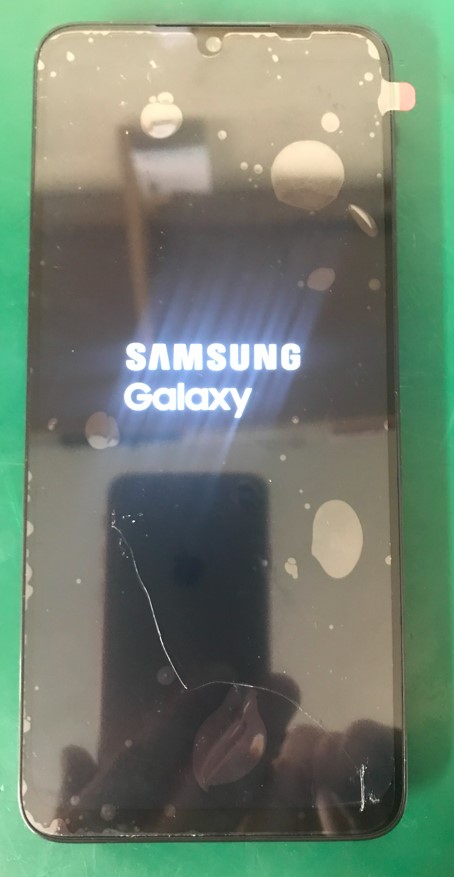 QuickfixBanbury's tweet photo. Great news! We have successfully fixed a Samsung phone screen and replaced it, and now it's working perfectly. If you need any repairs or replacements for your devices, contact us and we'll be happy to assist you! https://t.co/oUhlzCARrF