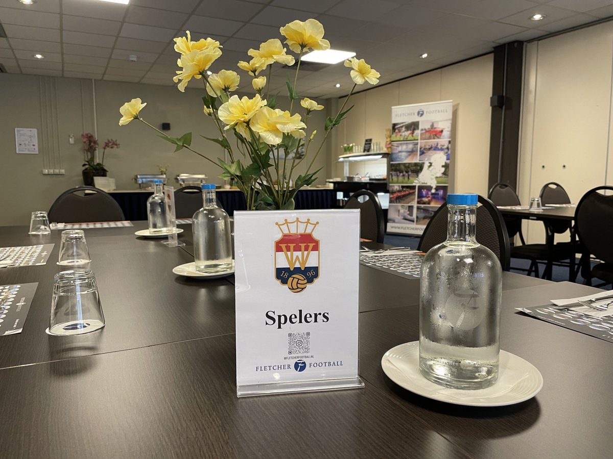 FletcherFootbal's tweet photo. Wij danken @WillemII 𝐎𝟐𝟏 voor de komst naar 𝐅𝐥𝐞𝐭𝐜𝐡𝐞𝐫 𝐇𝐨𝐭𝐞𝐥 𝐃𝐞 𝐄𝐞𝐬𝐞.
We wensen Willem II O21 veel succes met de wedstrijd tegen sc Heerenveen O21.⚽️
#HEEWIL #WillemII #WillemIIO21 #tilburg #deeese #fletcherfootball #sportmaaltijd #teambespreking #voetbal https://t.co/a0k7lLrzDP