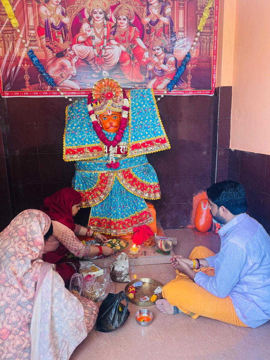 PriyankasinghO2's tweet photo. नासै रोग हरै सब पीरा।
जो सुमिरै हनुमत बलबीरा।।

श्री हनुमान जयंती की सभी श्रद्धालुओं को शुभकामनाएं। 

मारुति नंदन की कृपा सदैव हम सभी पर बनी रहे,  

जय बजरंगबली ! https://t.co/3lNySSJMlK