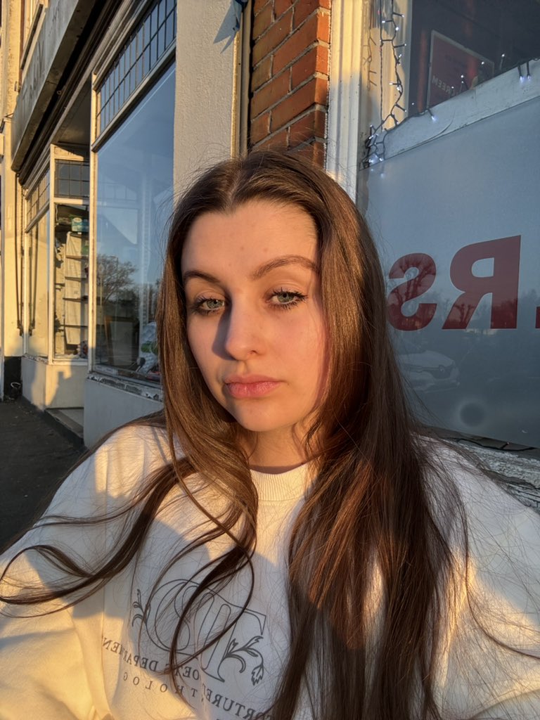 emsfallsinlove's tweet photo. @taylornation13 @PostMalone @blond_ish @taylorswift13 @recordstoreday Ready and waiting in my TTPD uniform #RSD2025 #TaylorSwift https://t.co/BjoEEFr6TT