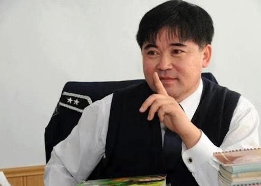 С.Энхтөр: ТҮЦ гэснээс микро автобусыг байхгүй болгох гэж юу болсон гэж санана. Микрочид хотын захиргаа, талбай, заримдаа зам хааж жагсаад, тэр үед Баасан гэж эмэгтэй манлайлаад овоо юм болсон доо. Бас л өчнөөн хүний амьдрал, шатаана үхнэ болоод л байсан. Одоо яав, зүв зүгээр