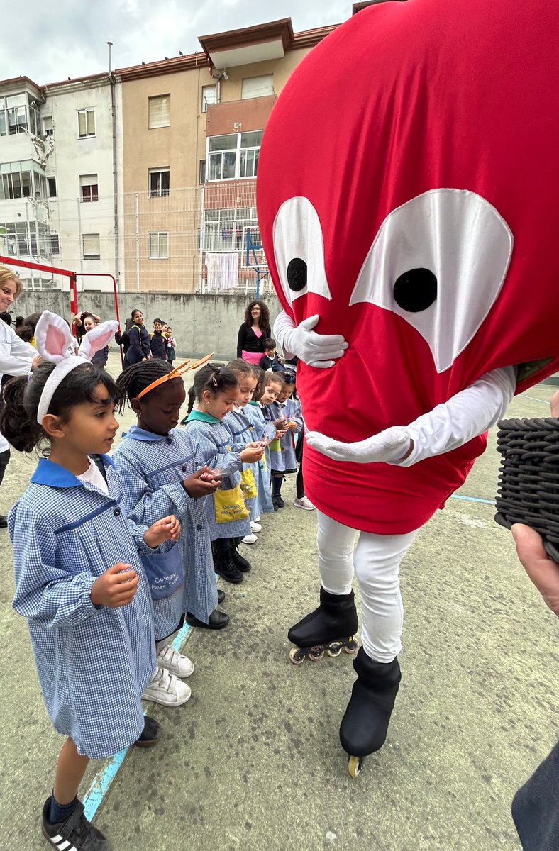 feijoozorelle's tweet image. Jugamos 🧩, bailamos 💃🕺, aprendimos 📚 y reímos sin parar 😂✨
Nos recordó que pequeños gestos como beber agua 💧, movernos todos los días 🚴‍♀️ y comer frutas 🍉🍌 pueden hacernos súper saludables y felices 🦸‍♀️💪

¡Gracias, Cardio! @Mjnovo 

#CorazónSano ❤️ #ProgramaSI