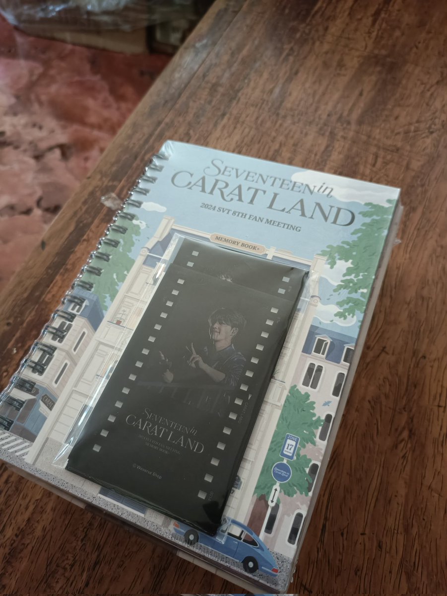 Hannieeyo's tweet photo. #EyoUpdates
Seventeen Caratland Memory Book arrived already!! will send emails hopefully today regarding shipping thank you π€ (the VOD not yet included as kasama po siya sa box with batch 5) https://t.co/UI8XHTwqkV