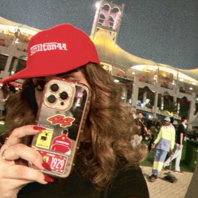 SaraLovesF1's tweet photo. #NewProfilePic 
Representing #TeamLH 💛❤️ https://t.co/j2iVTvH3DL
