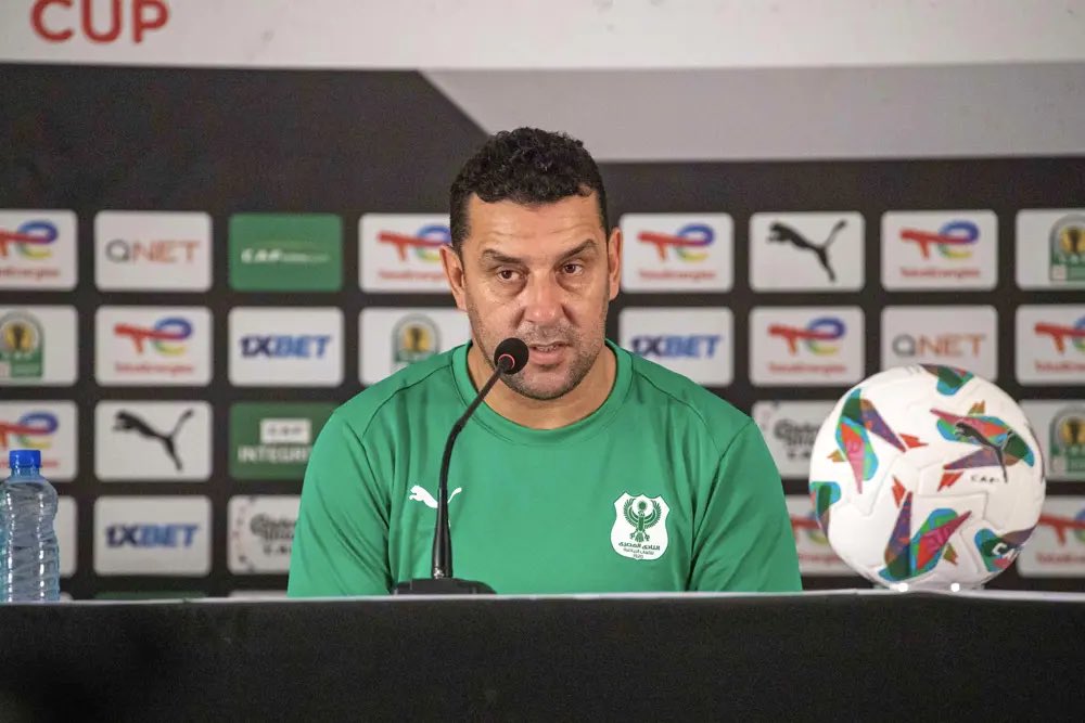 SportsarenatzTz's tweet photo. 🎙️ “HIKI kilichotokea kinamaanisha kwamba Simba ili uwape shida labda uwafunge kuanzia mabao matatu au zaidi, wanapokuwa nyumbani wana nguvu kubwa ya mashabiki kutengeneza matokeo wanayoyataka,” 

— Anis Boujelbene, Kocha wa Al Masry https://t.co/ZKsIGVZL4m