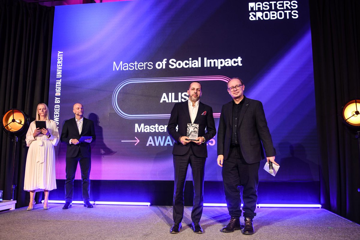 AilisCare's tweet photo. Podczas wczorajszej gali Masters&amp;Robots Awards 2025 otrzymaliśmy nagrodę w kategorii Masters of Social Impact. Wyróżnienie, przyznawane przez Digital University pod patronatem Ministerstwo Cyfryzacji, trafiło w ręce naszego CEO Michała Matuszewskiego. https://t.co/cHg2I9U0Hx