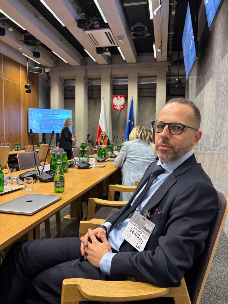 AilisCare's tweet photo. W zeszłym tygodniu Michał Matuszewski, CEO AILIS reprezentował nasz startup na posiedzeniu parlamentarnego zespołu ds. profilaktyki nowotworowej „RAK STOP”, na którym omawiano rolę AI w opiece zdrowotnej. https://t.co/kvqgTxqZQB