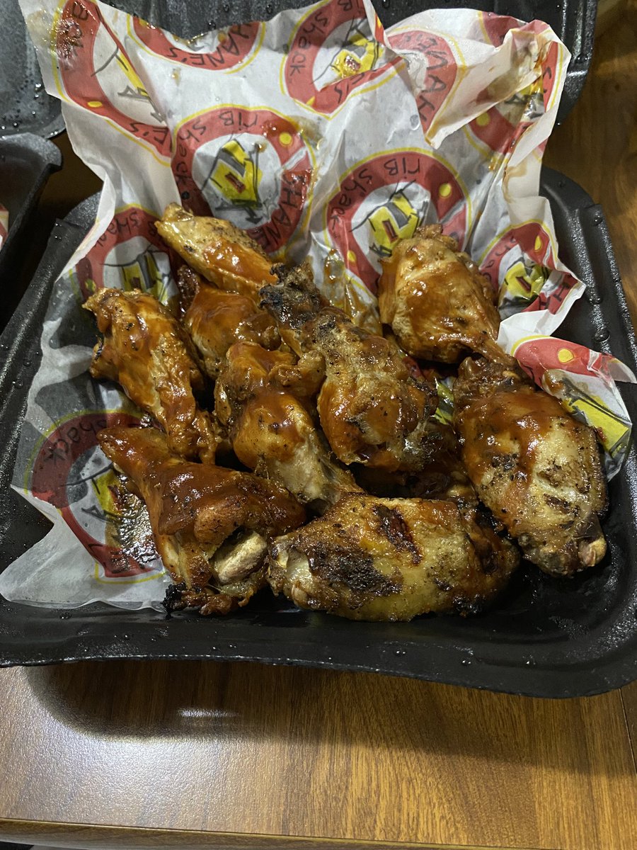 RacerJones's tweet photo. Shane’s BBQ 🍗 is the grub for tonight 😋😋🤗💯 https://t.co/iKEXVFsnSd