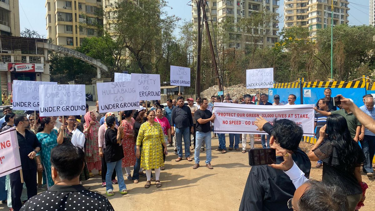Cosmos_Lounge's tweet photo. @CMOMaharashtra @PMOIndia @MEIL_Group @TMCaTweetAway @abpmajhatv @aajtak 
Thane borivali tunnel.. residents protest https://t.co/GmaC2QsB7O