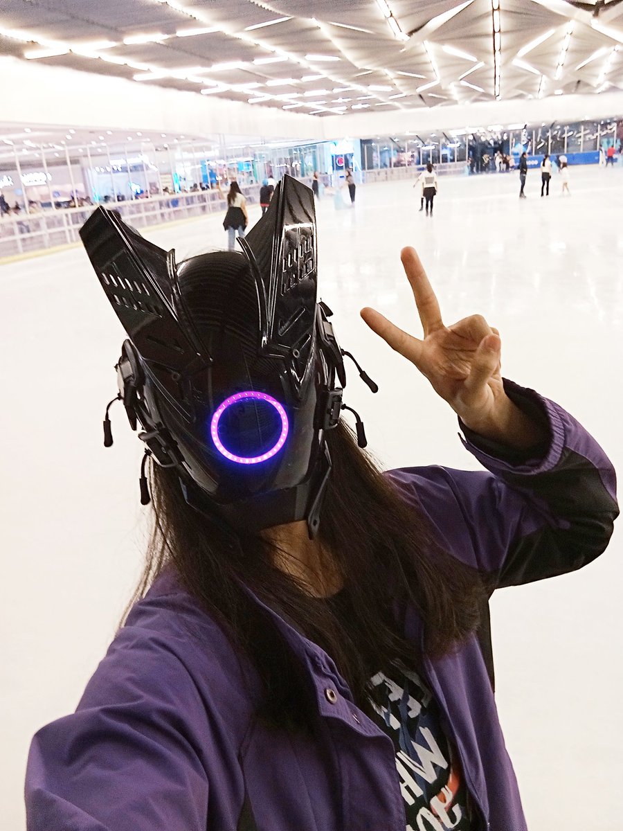 I went ice skating yesterday. The ice was kinda slippery and uneven so it took me a bit to readjust but at least there weren't too many people so I got to skate pretty fast without worrying about hitting anyone.