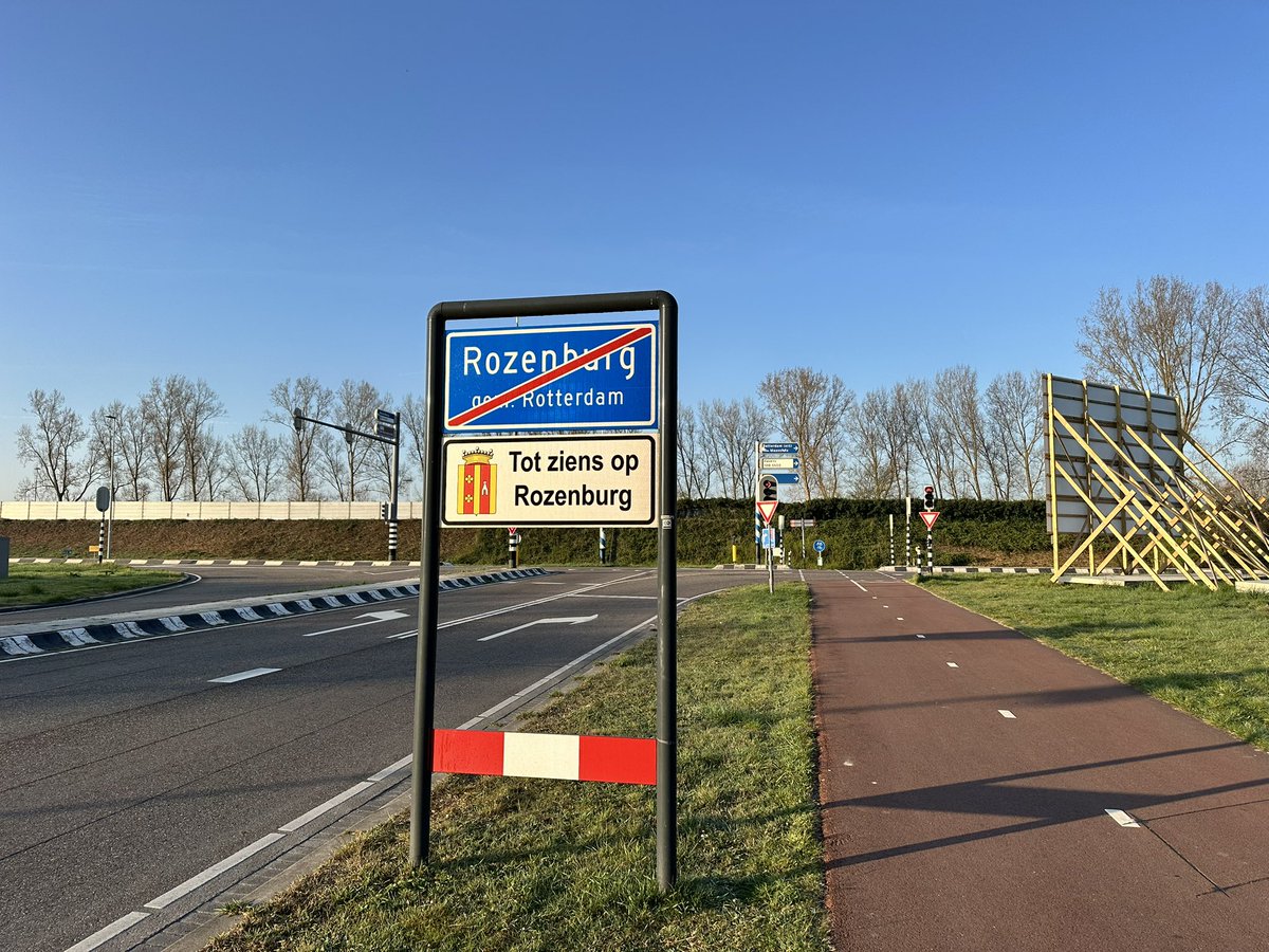 Martinus63's tweet photo. Wandeling naar de Maasvlakte daar vandaan met het #Hoeksveer naar huis. Hoop ook nog langs @Portlantis_Rdam te wandelen. Fijne zaterdag 😁 https://t.co/AeR9LoJZ3C