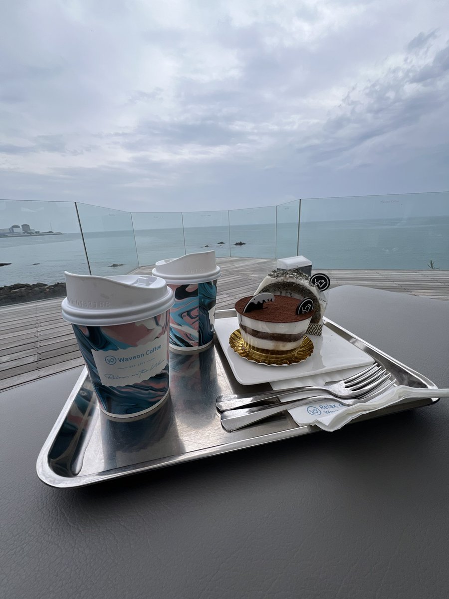 시장으로 놀러왔어요~
카페에서 바다멍~