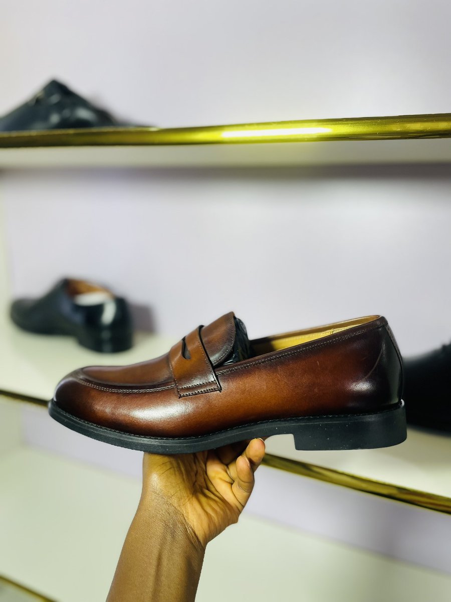 JulsonAwin's tweet image. Sleek ✅ 
Sophisticated ✅
Premium quality 💯💯
Professional and stylish 💯💯👞

When you step in these shoes, you step in Favour 
Nothing less 🤭
Get this for : N63,000only 

Available in all sizes 
#stylish #gentleman #shoes #favoured #professional #smartstyle #fashionable
