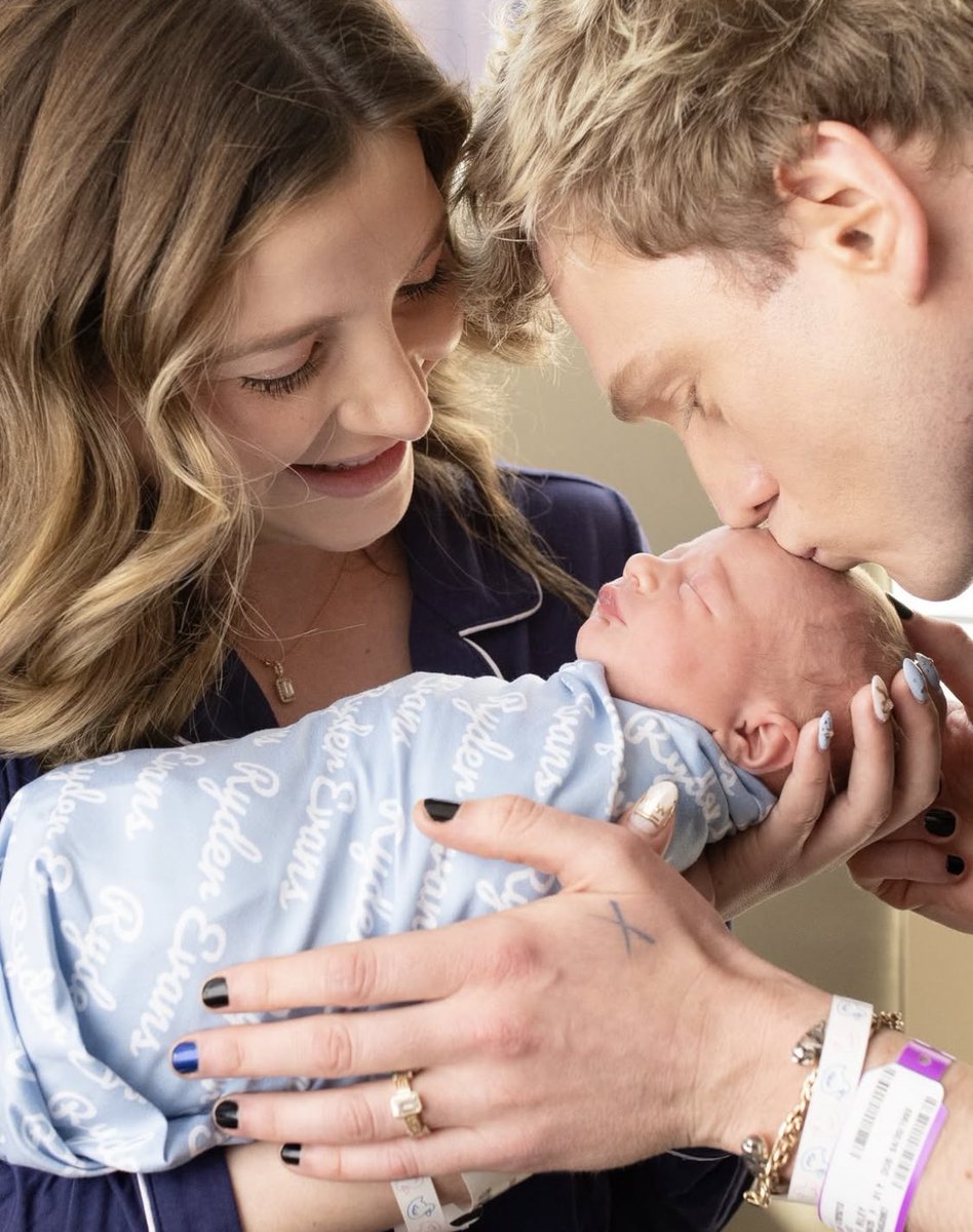 AppreciateVamps's tweet photo. I would like to say the biggest ever congratulations to @TheVampsTristan &amp; Nikki on the birth of their gorgeous son, Ryder Prince Evans! 💙👶🏼🫶🏼 https://t.co/JX6H1fzJkO