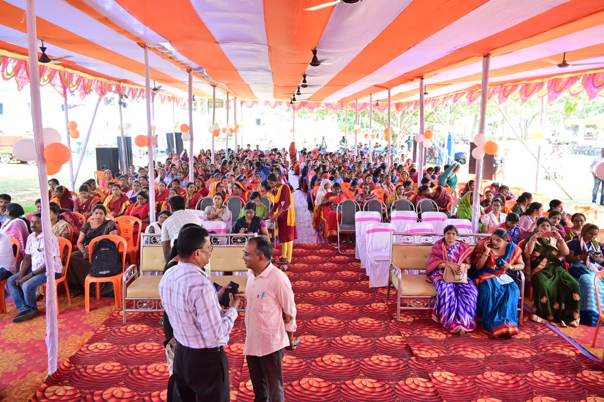 biridiblock's tweet photo. ଓଡ଼ିଶା ସ୍ୱାସ୍ଥ୍ୟସେବା କ୍ଷେତ୍ରରେ ବୈପ୍ଲବିକ ପରିବର୍ତ୍ତନ। ଆଜି ଠାରୁ ରାଜ୍ୟରେ ଆୟୁଷ୍ମାନ ଭାରତ ପ୍ରଧାନମନ୍ତ୍ରୀ ଜନ ଆରୋଗ୍ୟ ଯୋଜନା ଓ ଗୋପବନ୍ଧୁ ଜନ ଆରୋଗ୍ୟ ଯୋଜନା ଏବଂ ଆୟୁଷ୍ମାନ ଭାରତ ବୟୋ ବନ୍ଦନା ଯୋଜନା ଲାଗୁ ହୋଇଛି।  Inaugural programme at Adhangagara under Biridi Nlock of Jagatsinghpur Dist. https://t.co/SlsZpyHtOu