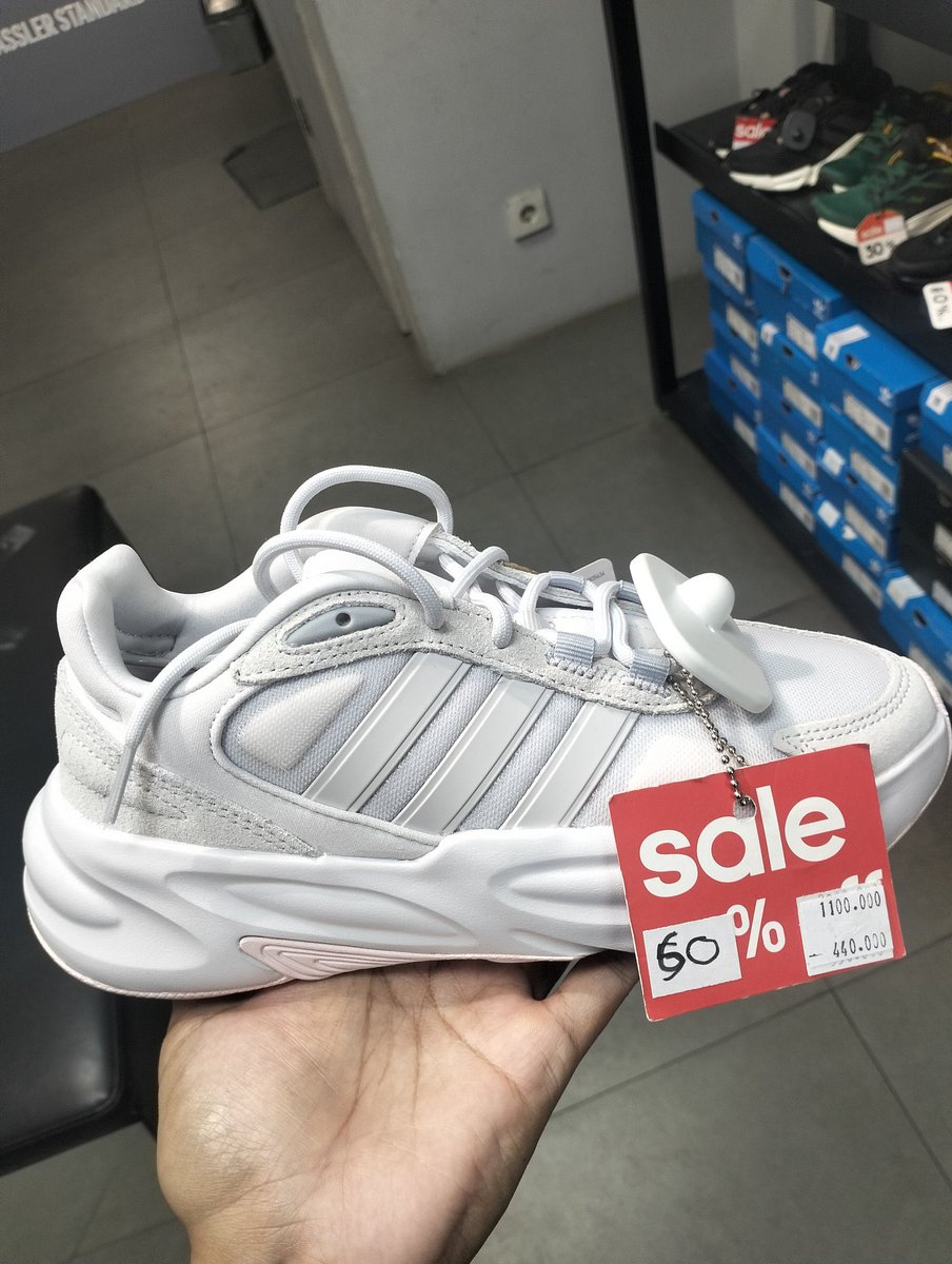 breezebehindd's tweet photo. Guyss yang mau masih ada sepatu adidas original store adidas outlet, harga jauuh banget dari di mall. Mana ada diskon pulaaa😭❤️

SEPATU CEWE START 200RIBUAN YUUKKK!!! https://t.co/51JRFqBKai