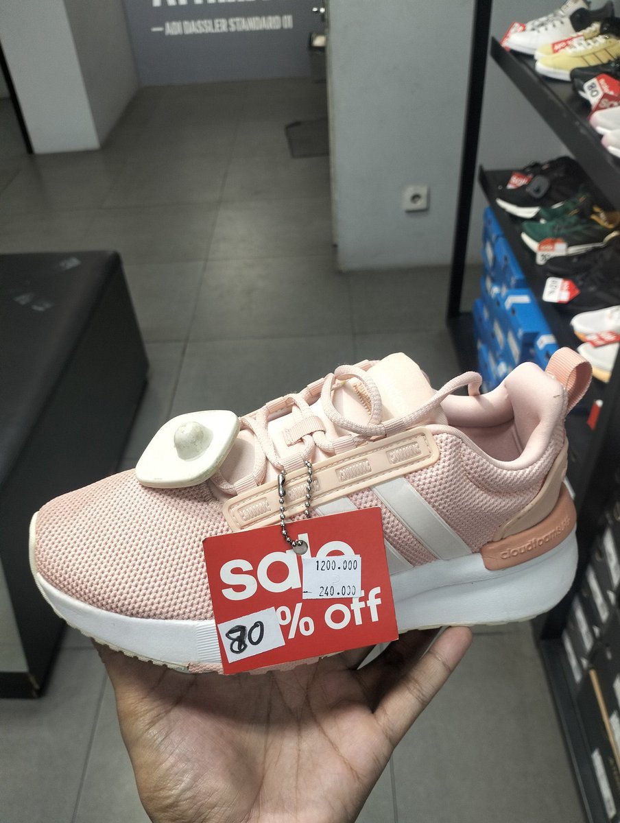 breezebehindd's tweet photo. Guyss yang mau masih ada sepatu adidas original store adidas outlet, harga jauuh banget dari di mall. Mana ada diskon pulaaa😭❤️

SEPATU CEWE START 200RIBUAN YUUKKK!!! https://t.co/51JRFqBKai