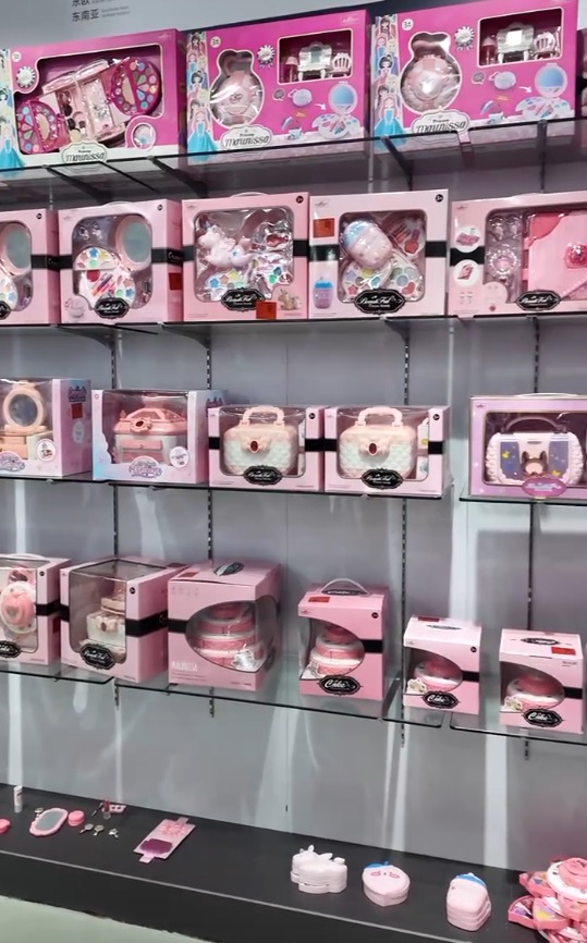 Ontop_Toy's tweet photo. Explore our Sweet Pink Toy Sets! Ignite creativity and joy in every child with these delightful collections! 🌸 #SweetPinkToys #ImaginationUnleashed #fpy #foryou #On top toy mall https://t.co/IYZZDuITY5