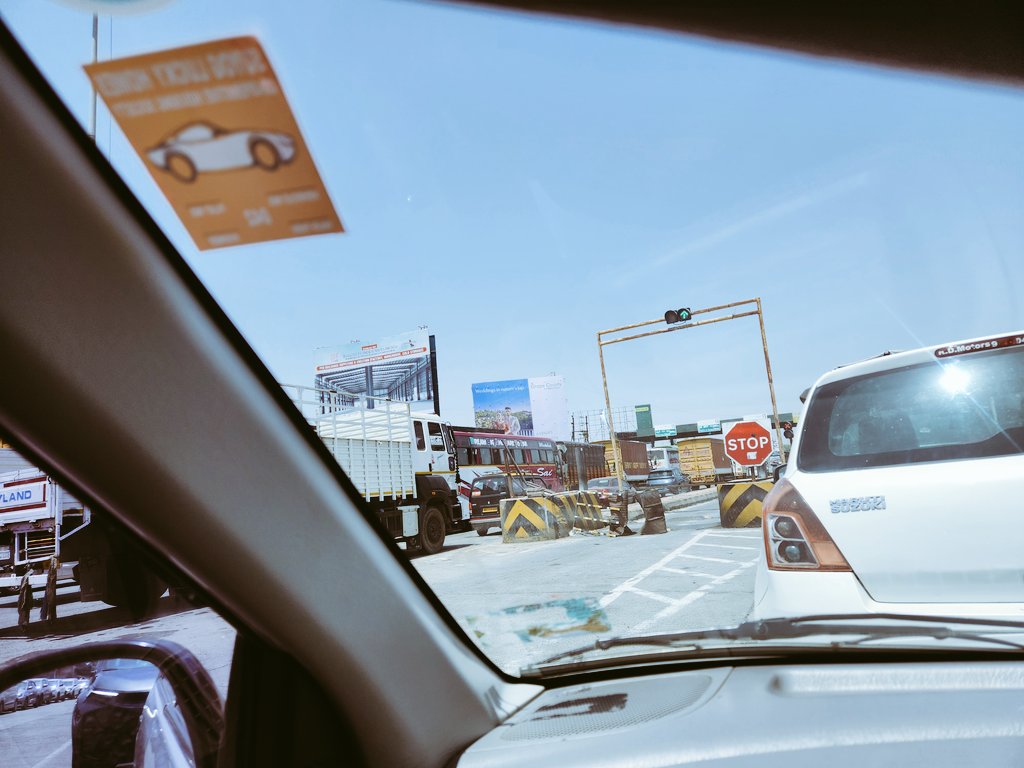 jitendramahajan's tweet photo. @NHAI_Official 1km queue, non operational  toll plaza. pune nashik highway. 

Nashik toll plaza https://t.co/6gcNYgedlT
