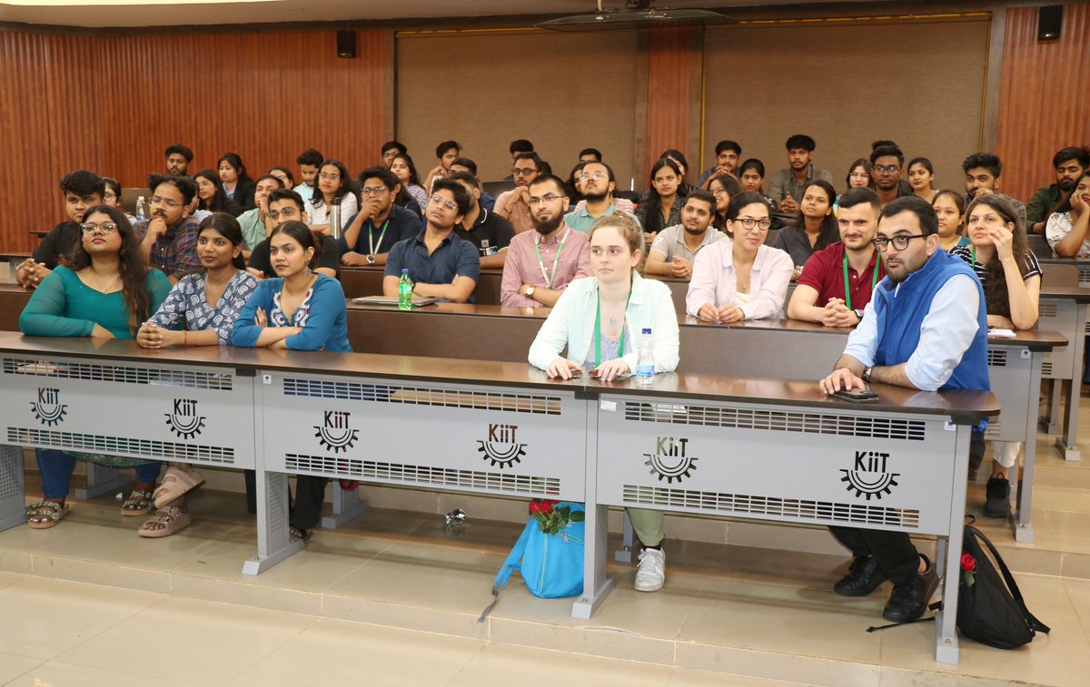 ksombbsr's tweet photo. KSOM hosted a panel discussion on April 10, 2025, for MBA students, featuring nine mid-career professionals who recounted their inspiring journeys through #IndiaTrek. The event encouraged discussions and enabled international networking with the University of Oxford Said Business School. The primary theme was "Exploring Career Prospects in B-Schools: Unlocking Opportunities & Outlook," which explored future-oriented career trajectories.
Prof. Kumar Mohanty, the Director of KSOM, and Prof. Arvind Tripathy, the Dean of KSOM, held a discussion on the theme. Prof. Shikta Singh, an Associate Professor at KSOM, facilitated the session.
This initiative provided our students with global insights, expanded their networks, and inspired them to pursue greater ambitions, envisioning future opportunities at prestigious institutions such as Oxford!
#ksombbsr #OxfordMeetsKIIT #BusinessEducation #Leadership #kiit @mkumar68805115
