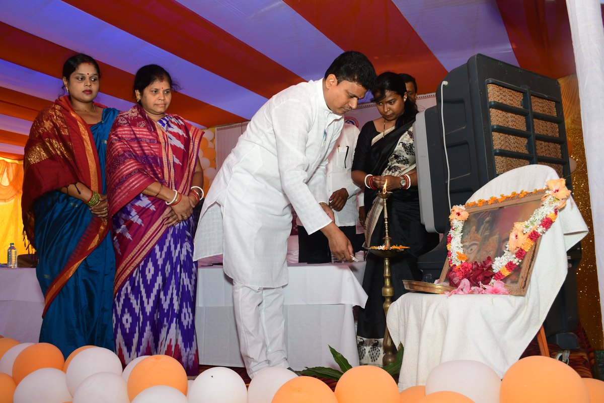 biridiblock's tweet photo. ଓଡ଼ିଶା ସ୍ୱାସ୍ଥ୍ୟସେବା କ୍ଷେତ୍ରରେ ବୈପ୍ଲବିକ ପରିବର୍ତ୍ତନ। ଆଜି ଠାରୁ ରାଜ୍ୟରେ ଆୟୁଷ୍ମାନ ଭାରତ ପ୍ରଧାନମନ୍ତ୍ରୀ ଜନ ଆରୋଗ୍ୟ ଯୋଜନା ଓ ଗୋପବନ୍ଧୁ ଜନ ଆରୋଗ୍ୟ ଯୋଜନା ଏବଂ ଆୟୁଷ୍ମାନ ଭାରତ ବୟୋ ବନ୍ଦନା ଯୋଜନା ଲାଗୁ ହୋଇଛି।  Inaugural programme at Purana  under Biridi Block of Jagatsinghpur Dist. https://t.co/hfIvuVfwk9