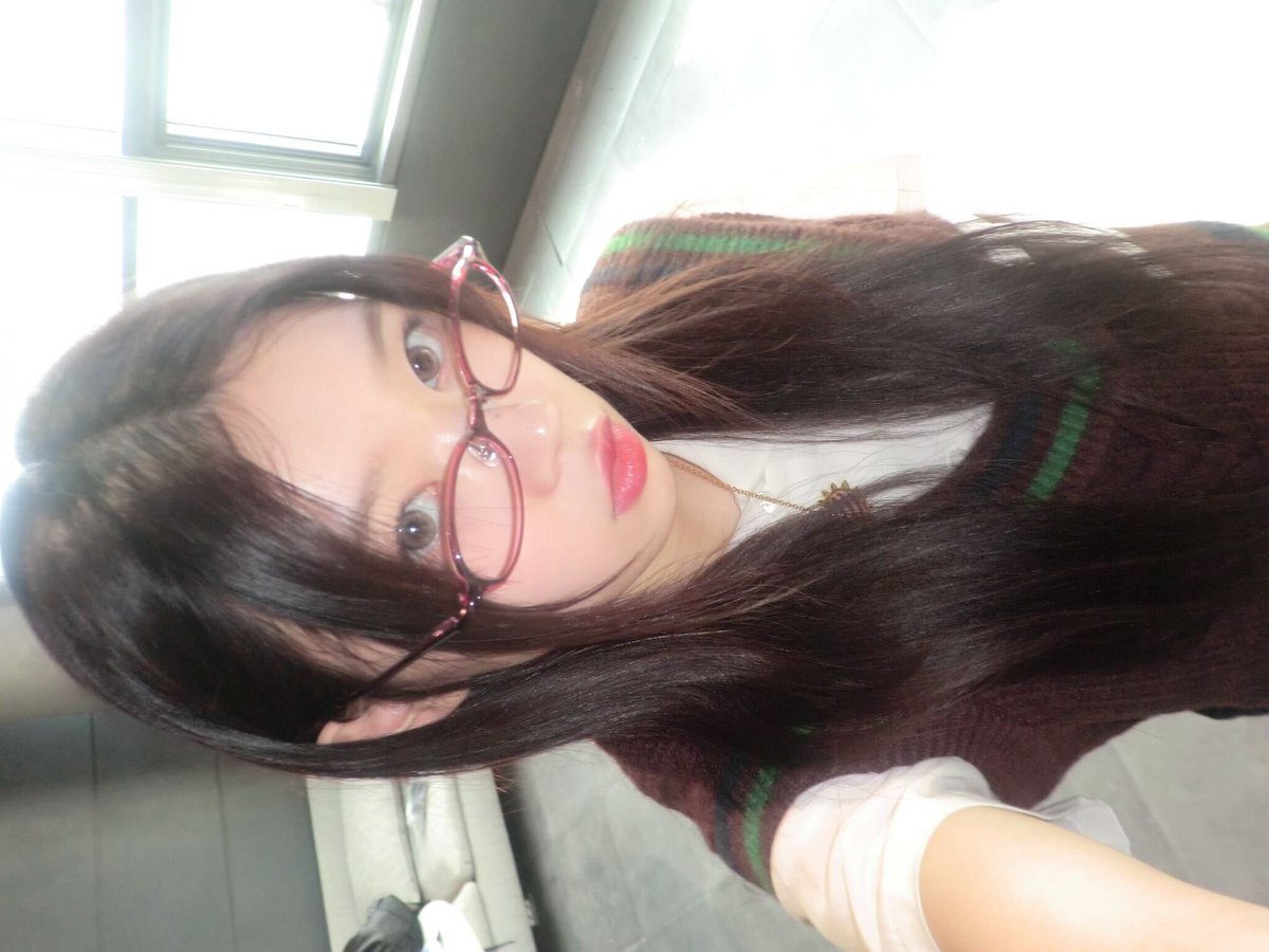 𝖢𝗎𝗍𝖾 𝗀𝗅𝖺𝗌𝗌𝖾𝗌 𝗼𝗻, 𝖼𝗈𝗇𝖿𝗂𝖽𝖾𝗇𝖼𝖾 𝘂𝗽! 𝖧𝖾𝖺𝗋𝗍 𝗌𝗍𝖾𝖺𝗅𝖾𝗋 𝗂𝗇 𝖺𝖼𝗍𝗂𝗈𝗇 ── ★