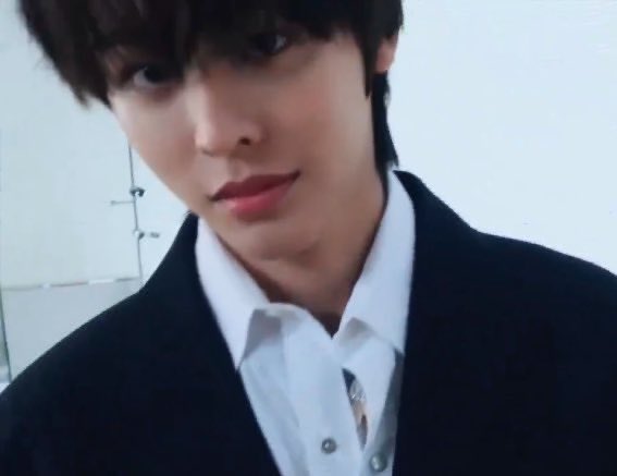 올려다보는 리쿠  느낌 다 다른 거 ㄹㅇ느좋
사랑하지않을이유가없음