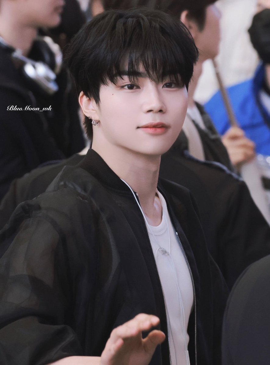 250411✈️

#PARKGUNWOOK #박건욱 #朴乾煜 #パクゴヌク #ZEROBASEONE #ZB1 #제로베이스원