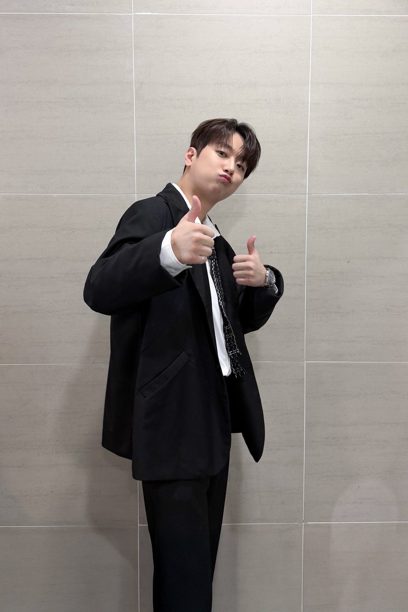 ChanWonOfficial's tweet photo. 📸 찬또그래퍼 📸

지난주에 이어 찾아가는
<불후의 명곡>🙌🏻

안방 1열에서 감상할 수 있는
레전드 무대들을 즐기러😆

오후 6시 5분
KBS2에서 만나요😍

#이찬원 #LeeChanWon
#불후의명곡 
#티엔엔터테인먼트 https://t.co/K1deMm23kC