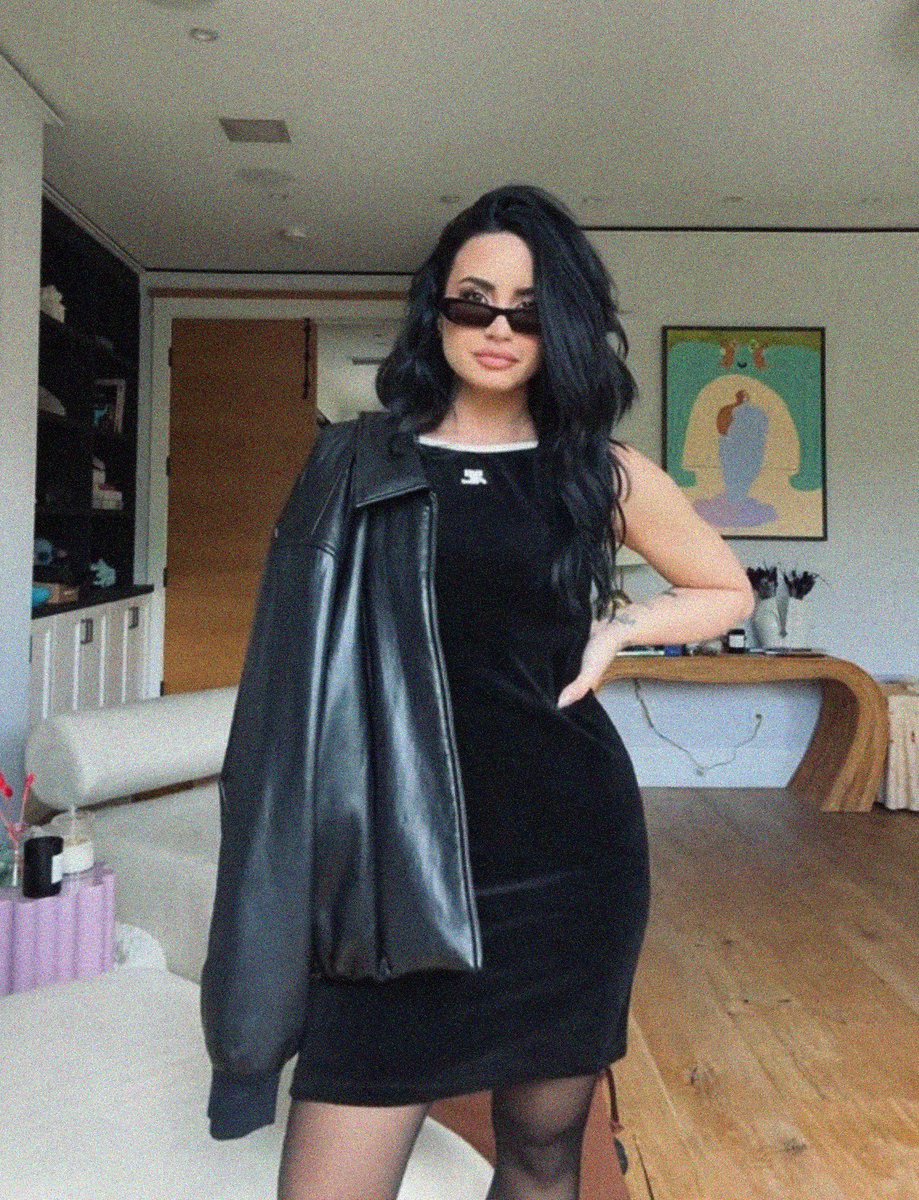 trashdvato's tweet photo. just a queen doing queen things https://t.co/OZlurrAXn5