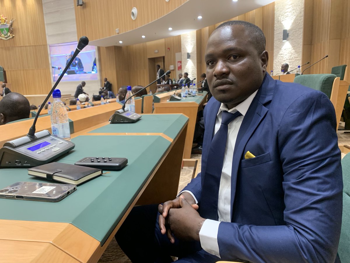 I think there is a serious need to introspect especially on us the younger generation of leaders who were granted the opportunity to represent people. We must ask ourselves, are we a reflection of the Zimbabwean we want. Especially in this ongoing fighting.