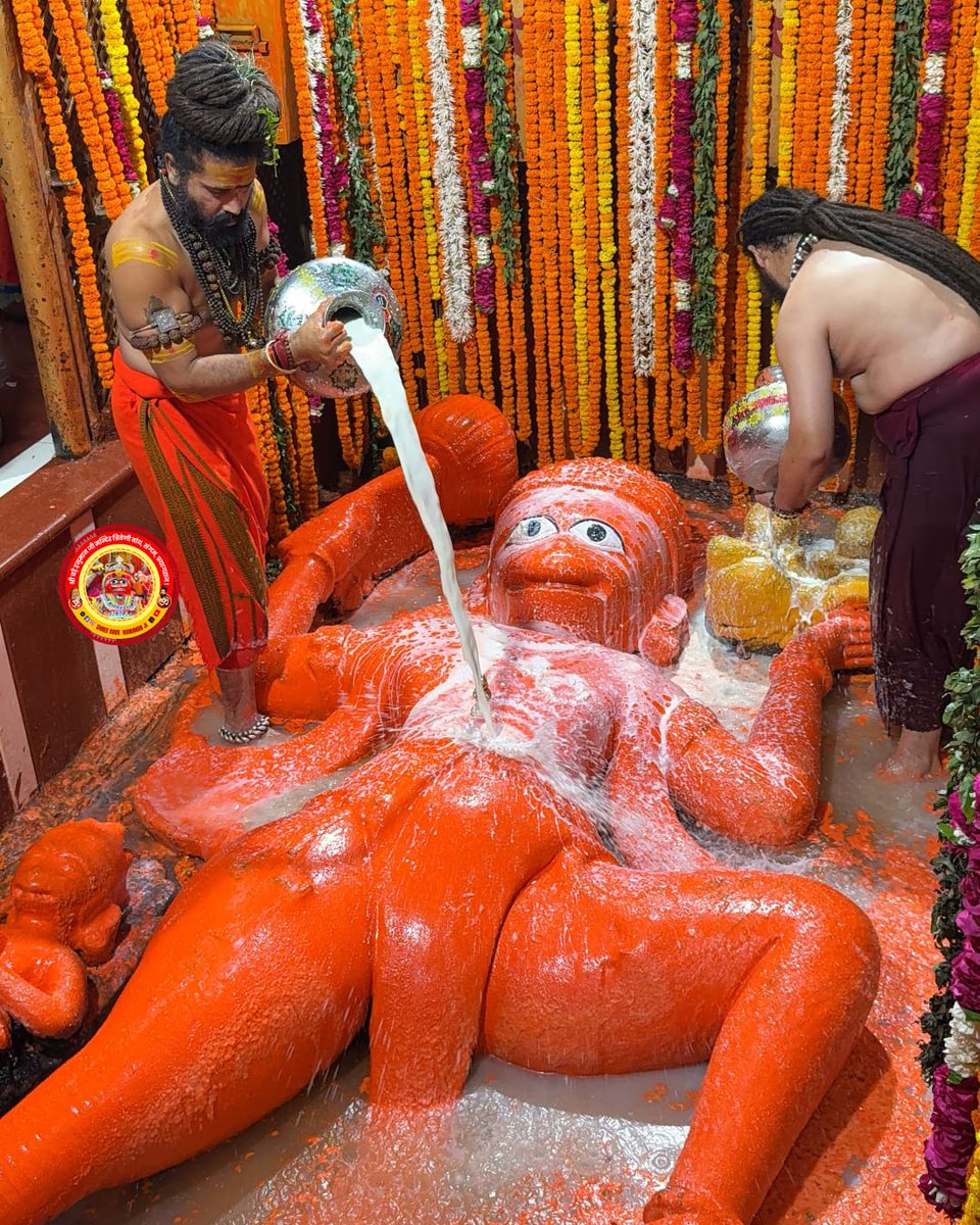 mannubjp4india's tweet photo. ..जय श्री बड़े हनुमानजी ..

*पराक्रमोत्साहमतिप्रतापैः* 
*सौशील्यमाधुर्यनयादिकैश्च।* 
*गाम्भीर्यचातुर्यसुवीर्यधैर्यै-*
*र्हनूमतः कोऽप्यधिकोऽस्ति लोके ॥*

स्कन्द-पुराण, अवन्तीखंड,79,42
🪔🪷🦚🙏
जय जय श्री राम https://t.co/fFL1kccn4i