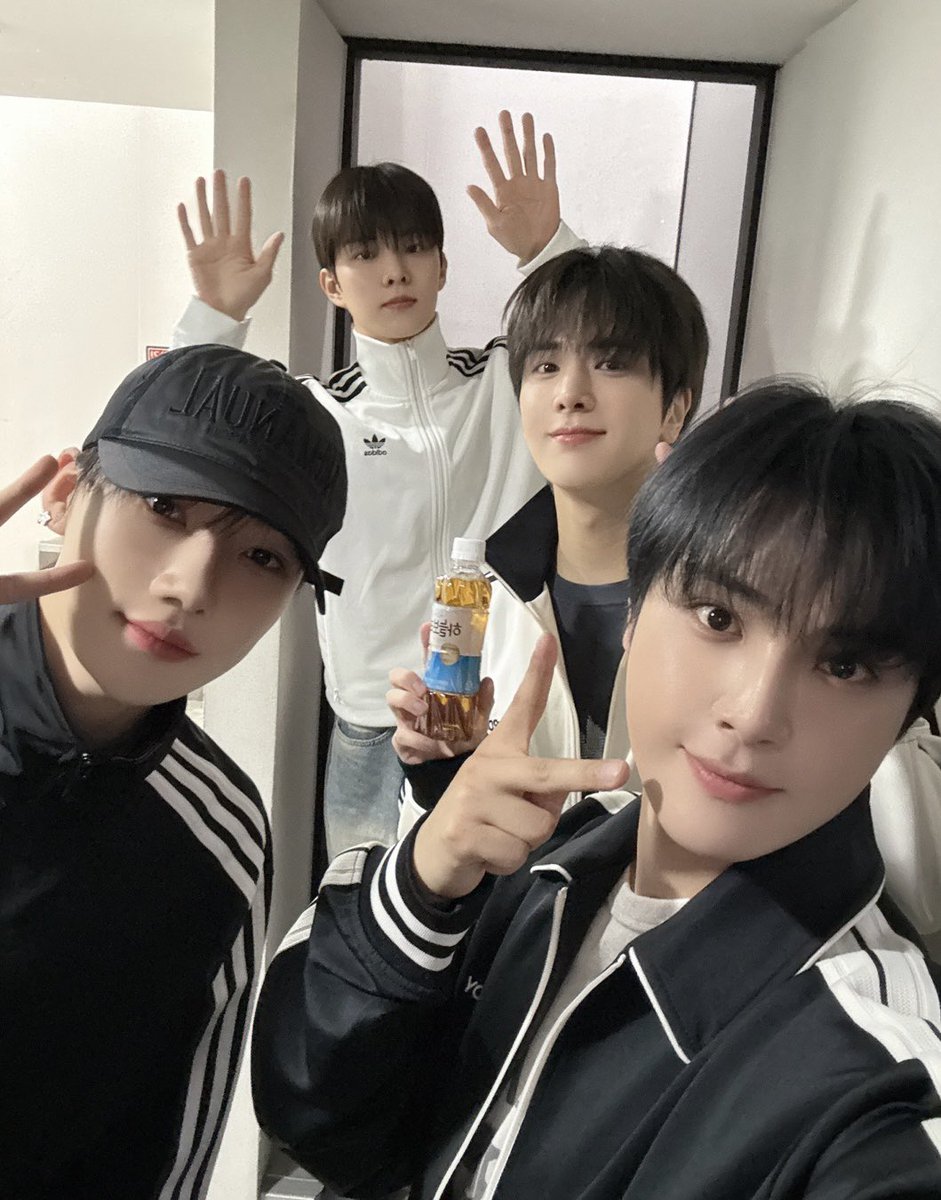 jichasngmin's tweet photo. ㅤ
𝗣𝗵𝗼𝘁𝗼 𝗘𝘃𝗲𝗻𝘁 — Thursday well spent with athletic boy energy from THE BOYZ! Hope you had as much fun as we did—let’s make even more sweet memories tomorrow too!🧋
ㅤ https://t.co/fj6i7gLM7J
