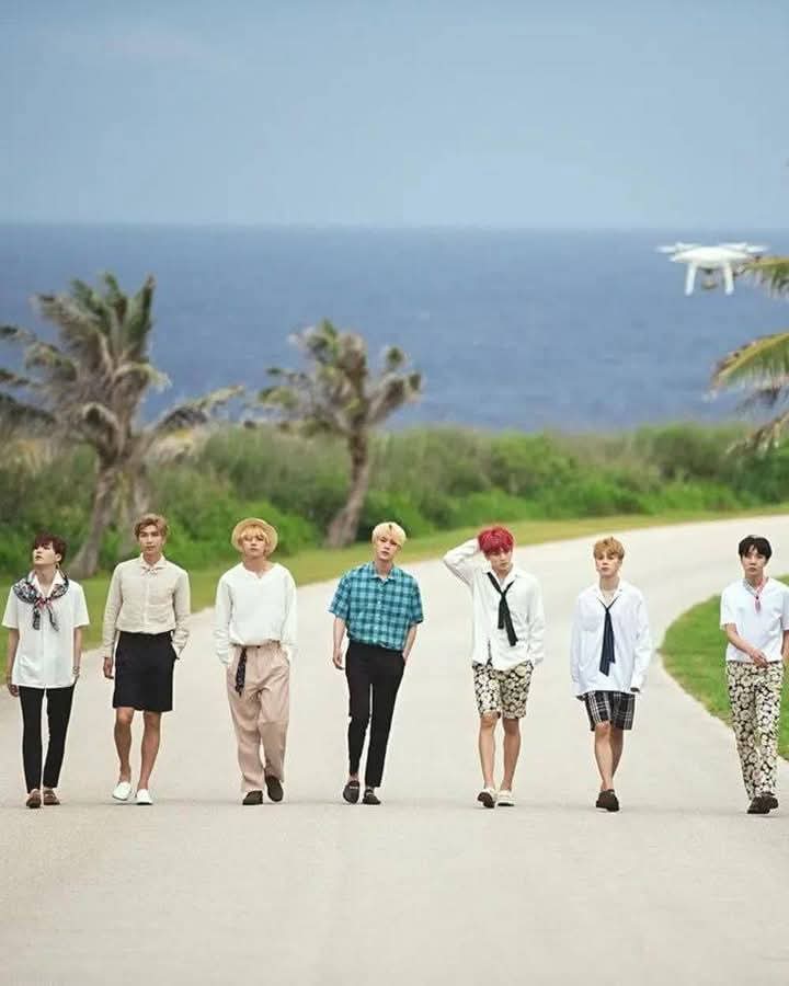 KrissyFrizzy's tweet photo. Bangtan Boys! 💜🫶🙌 https://t.co/RcUJWh7AdW