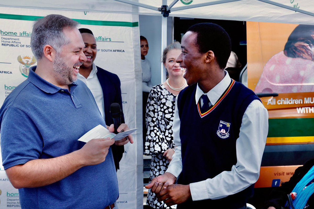 Leon Schreiber tweet media