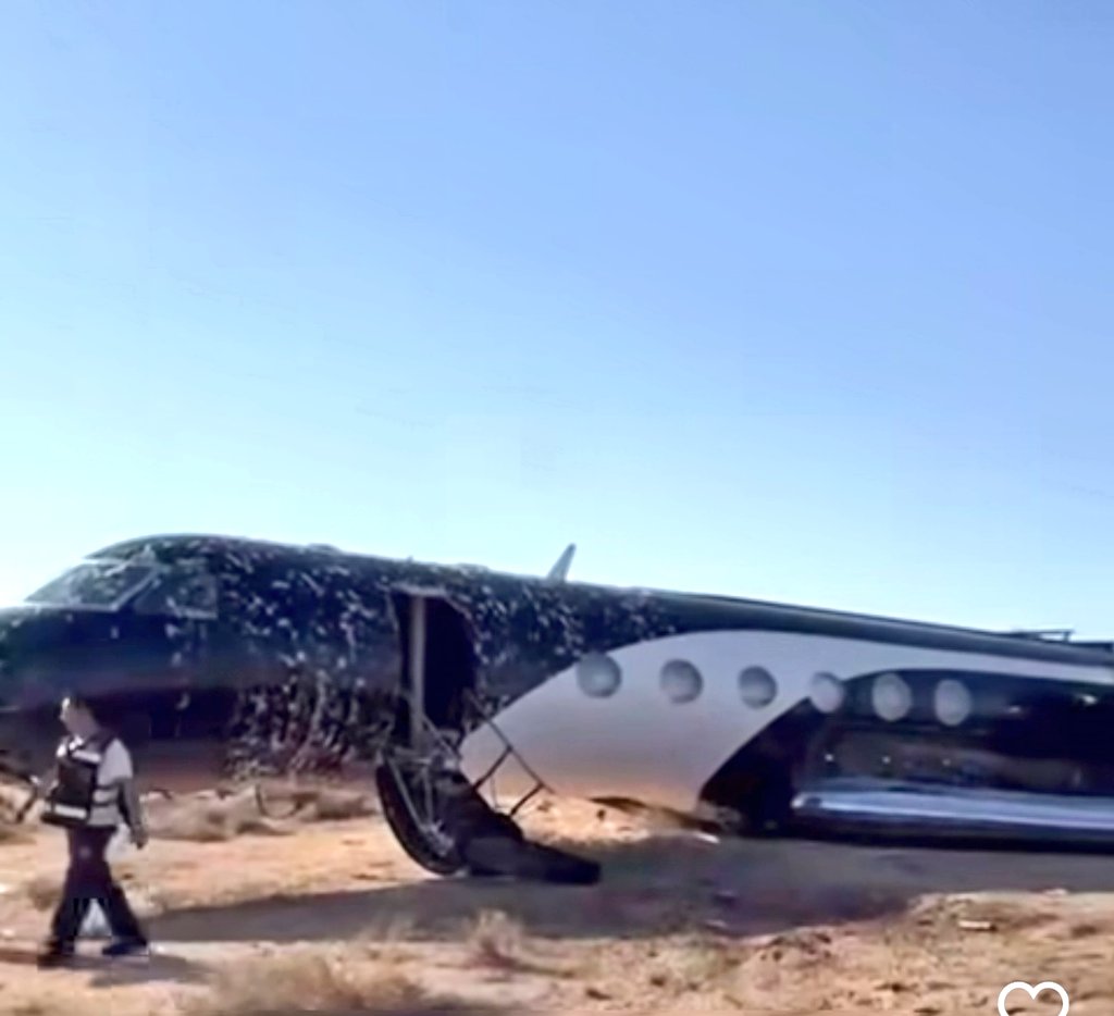 ivancp25's tweet image. #AccidenteAéreo de un #GulfstreamV (N1948Z) de "TVPX Aircraft Solutions Inc. Trustee", por una salida de pista de la 29 del Aeropuerto de #CaboSanLucas (CSL) #México 🇲🇽. Procedían desde #Teterboro (TEB), #EEUU. Al salirse de pista, rompió tren de aterrizaje. Sin heridos. 10-04-25