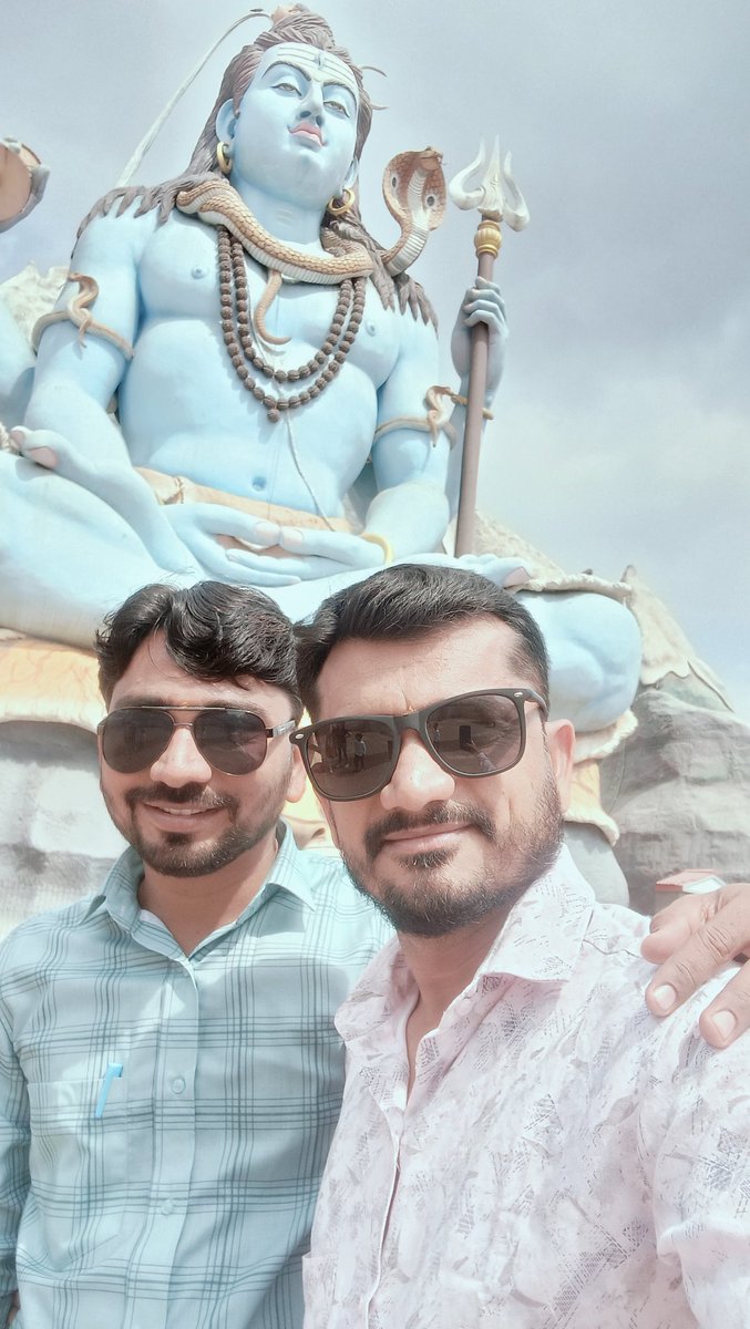 સ્નેહી મિત્ર <a href="/Dkchauhan5212/">Dharmendrasinh Chauhan</a> આજે મારાં ઘરે સુરત ખાતે પધાર્યા.
બંને મિત્રોએ આજે ગળતેશ્વર મહાદેવનાં દર્શન કર્યા.
#મહાદેવ