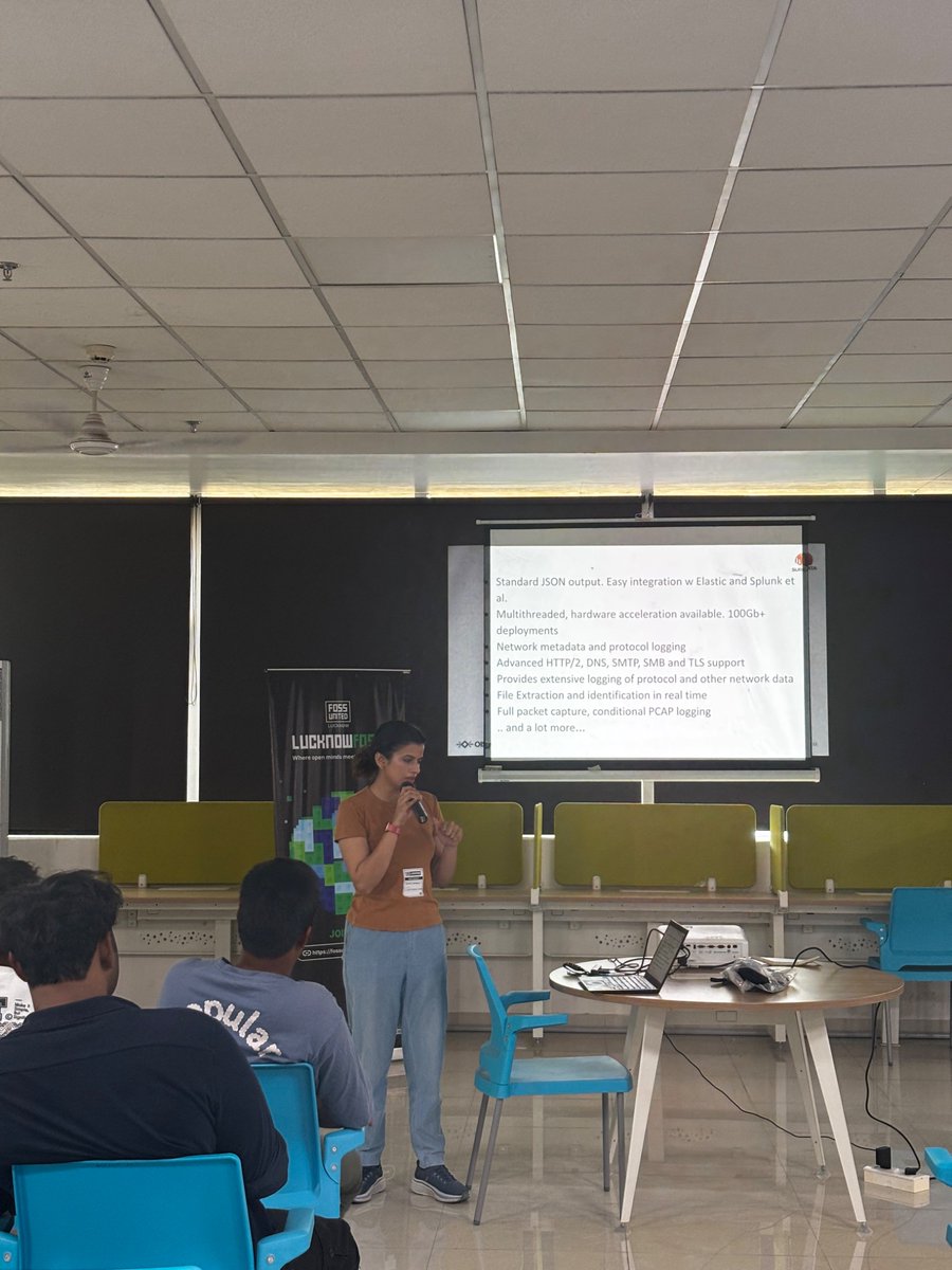 FOSSUnited's tweet image. .@tuxish speaking about Suricata at #Lucknowfoss conference. 

@Suricata_IDS