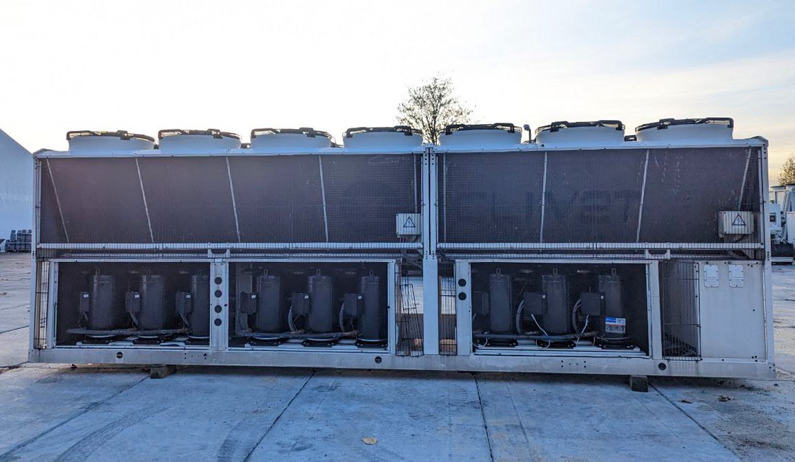 myclima_gr's tweet photo. Μεταχειρισμένος Ψύκτης Clivet 860kw (12/7-35°C) ψύξη , μοντέλο 2009, 4 ψυκτικά κυκλώματα, 12 συμπιεστές Copeland scroll , ψυκτικό ρευστό R410 , εναλλάκτης shell n tube , 14 ανεμιστήρες , χωρίς υδραυλικό εξοπλισμό . Ώρες λειτουργίας 16919/16918/2988/2987/2924/2922/2923/7492 h https://t.co/DV7hcAyUgK