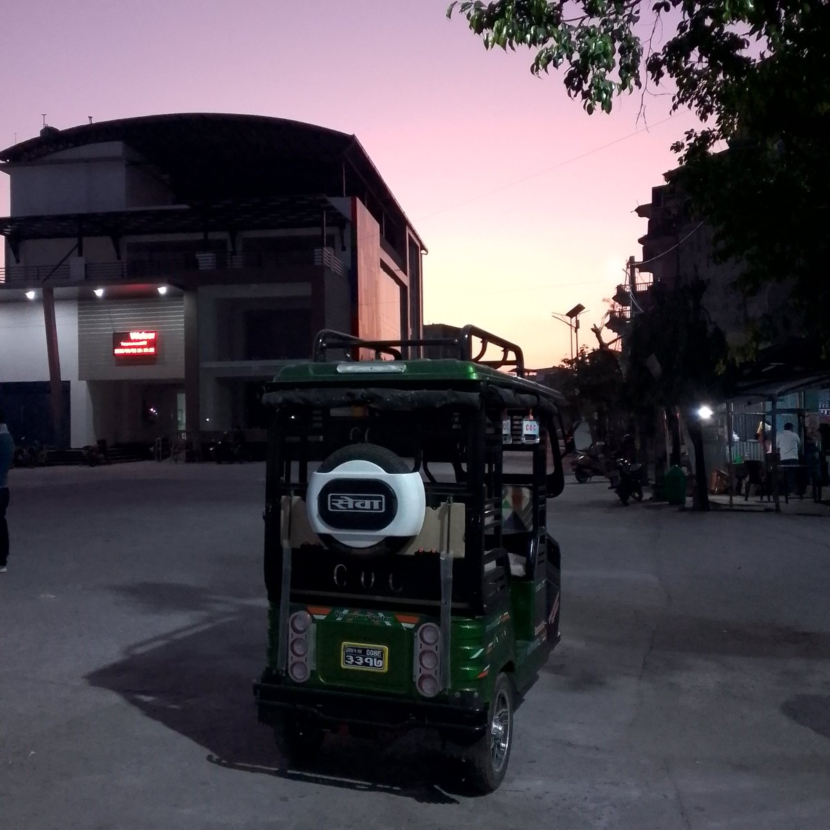 ✍️ढिलो नै होस सङ्गै जाउँला,तर तिमी हुनुपर्छ,
दुनियाँको बचन खाउँला,तर तिमी हुनुपर्छ ♥️☺️
#नमस्कार सम्पुर्ण असल मनहरुमा धेरै दिन पछिको भेटघाट हो यो....🙏💐📚️🤝