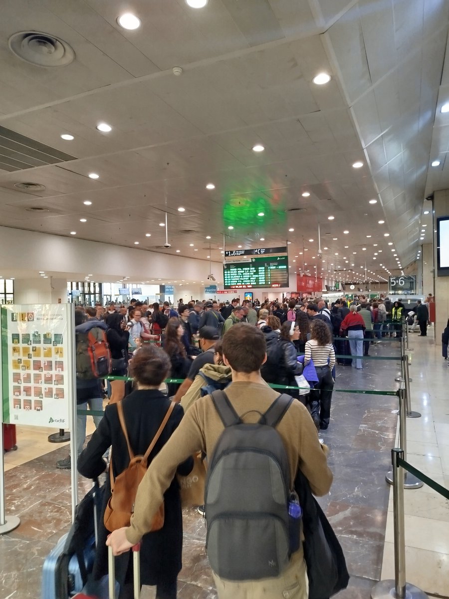 Hola <a href="/oscar_puente_/">Oscar Puente</a>  cuando vais a quitar lo del control de equipajes en las estaciones de tren?