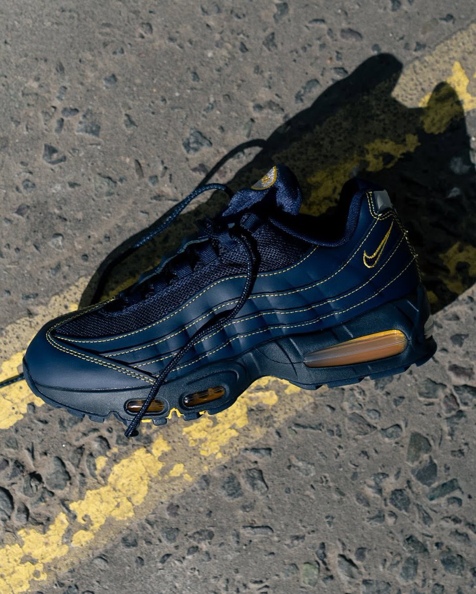 JustFreshKicks's tweet photo. CLOSER LOOK: Nike Air Max 95 OG Big Bubble “Michigan” 〽️

🗓️ Summer 2025 https://t.co/aaZTwbLqVG